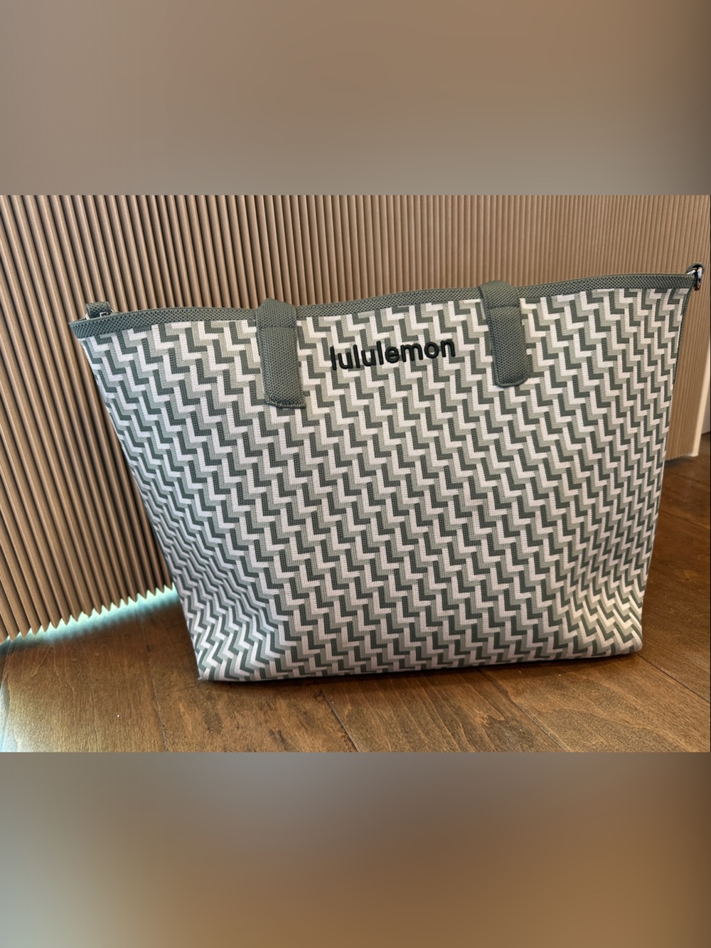 Lululemon Classic Knit Tote Bag 18L Grey Eucalyptus Jade Grey Green White